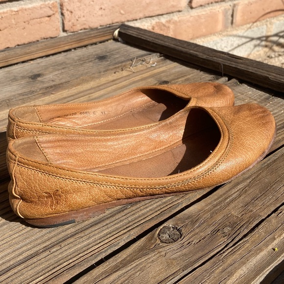 Frye Carson Ballet Flats | Women’s 6.5 B | Distressed Leather Slip-On Shoes - Picture 6 of 16